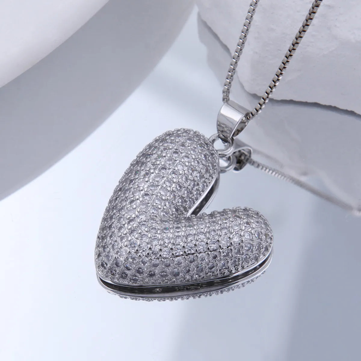 Copper 18K Gold Plated Plating Hollow Out Inlay Heart Shape Zircon Pendant Necklace