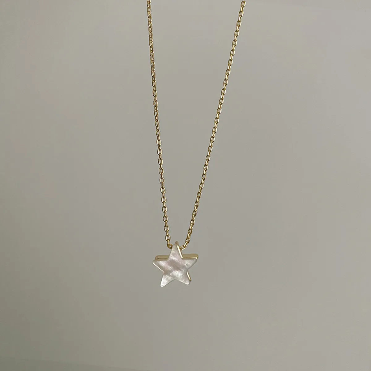 Copper 18K Gold Plated Simple Style Artistic Star Moon Flower Inlay Shell Necklace