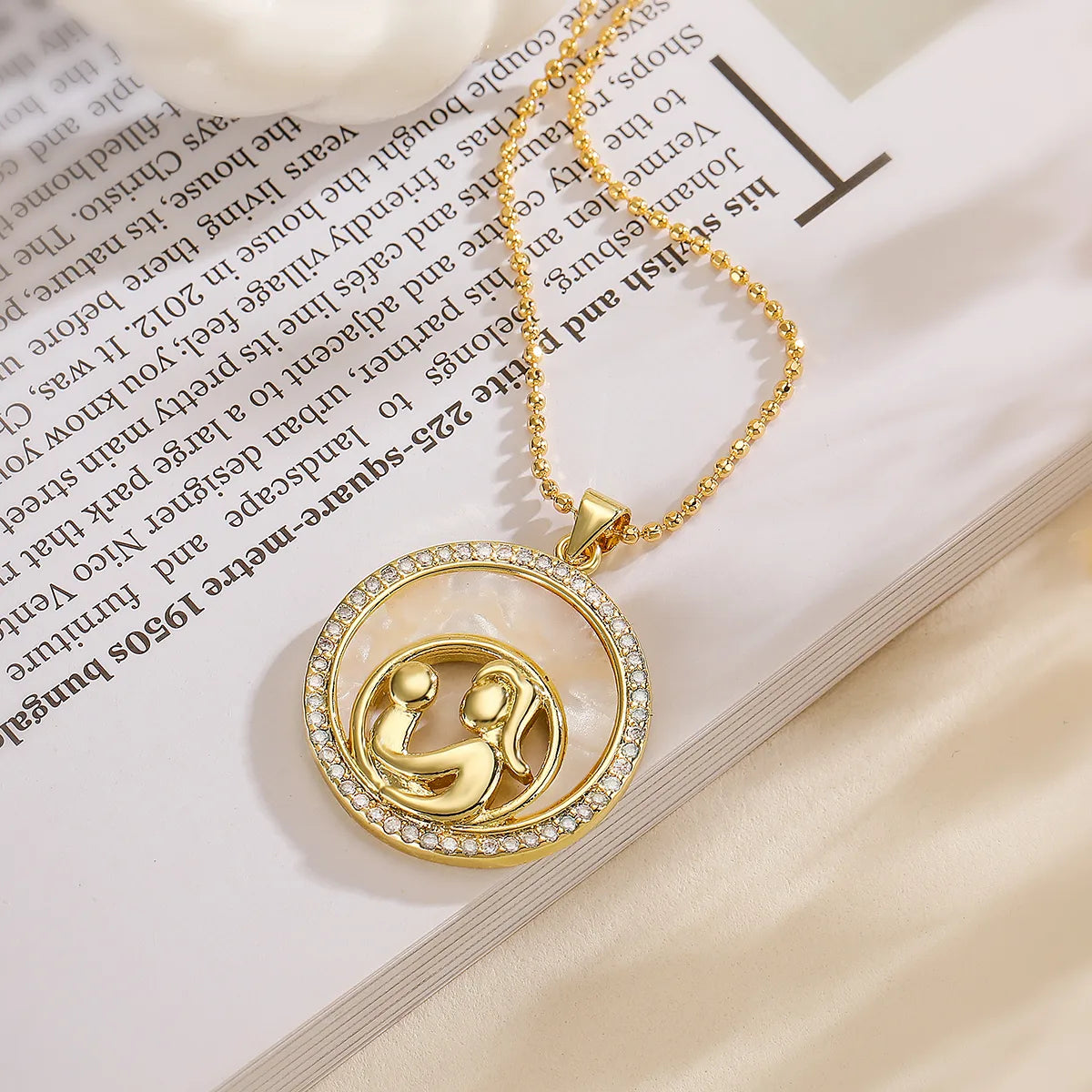 Copper 18K Gold Plated Simple Style Commute Plating Inlay Human Round Heart Shape Shell Zircon Pendant Necklace