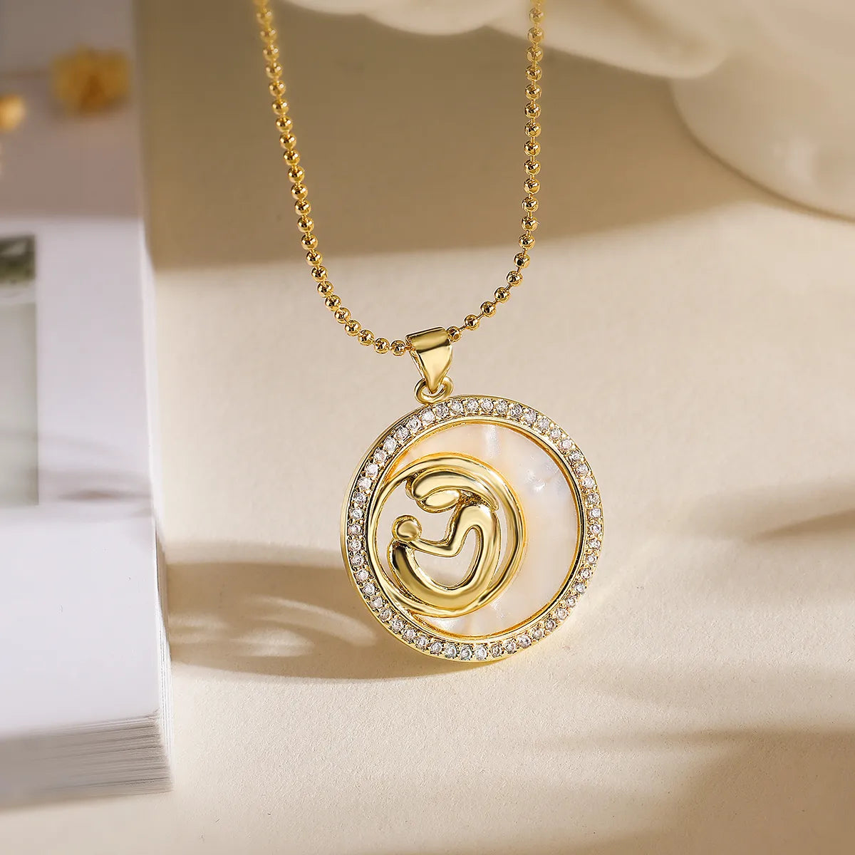 Copper 18K Gold Plated Simple Style Commute Plating Inlay Human Round Heart Shape Shell Zircon Pendant Necklace