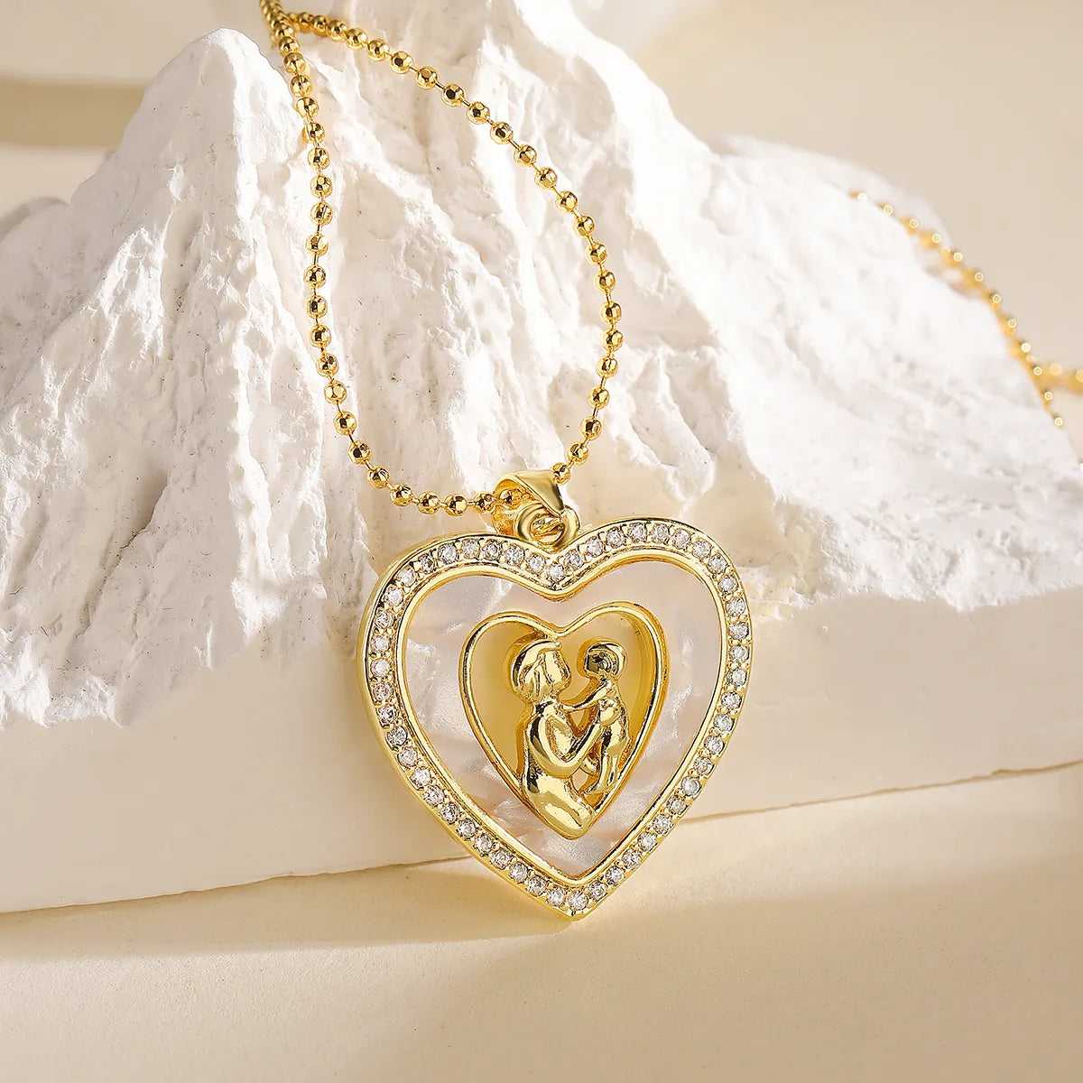 Copper 18K Gold Plated Simple Style Commute Plating Inlay Human Round Heart Shape Shell Zircon Pendant Necklace