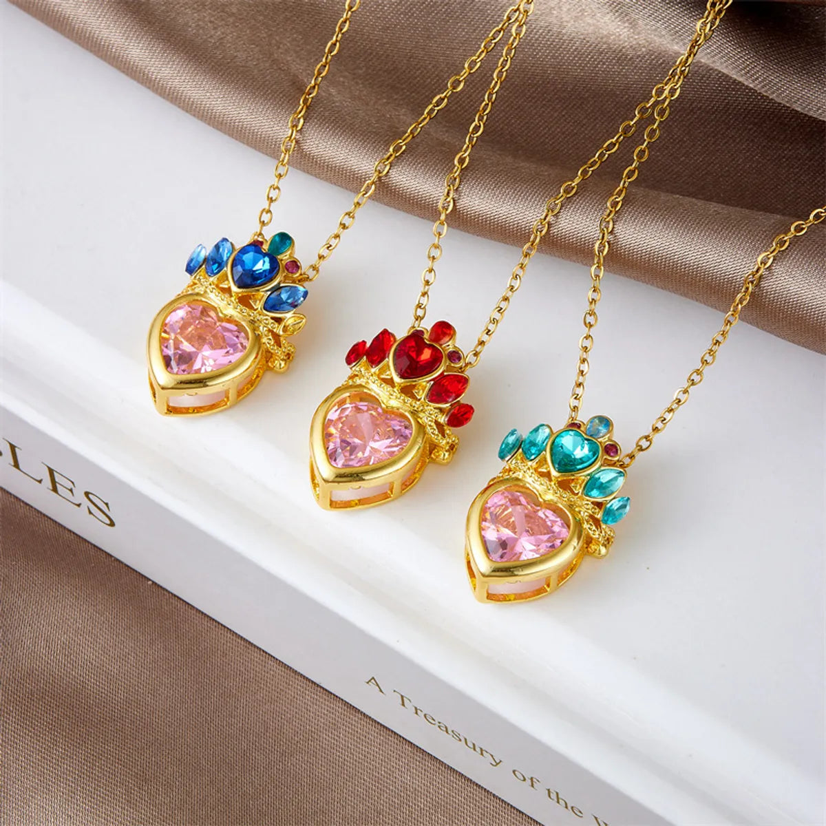 Copper Gold Plated Classic Style Plating Heart Shape Crown Pendant Necklace