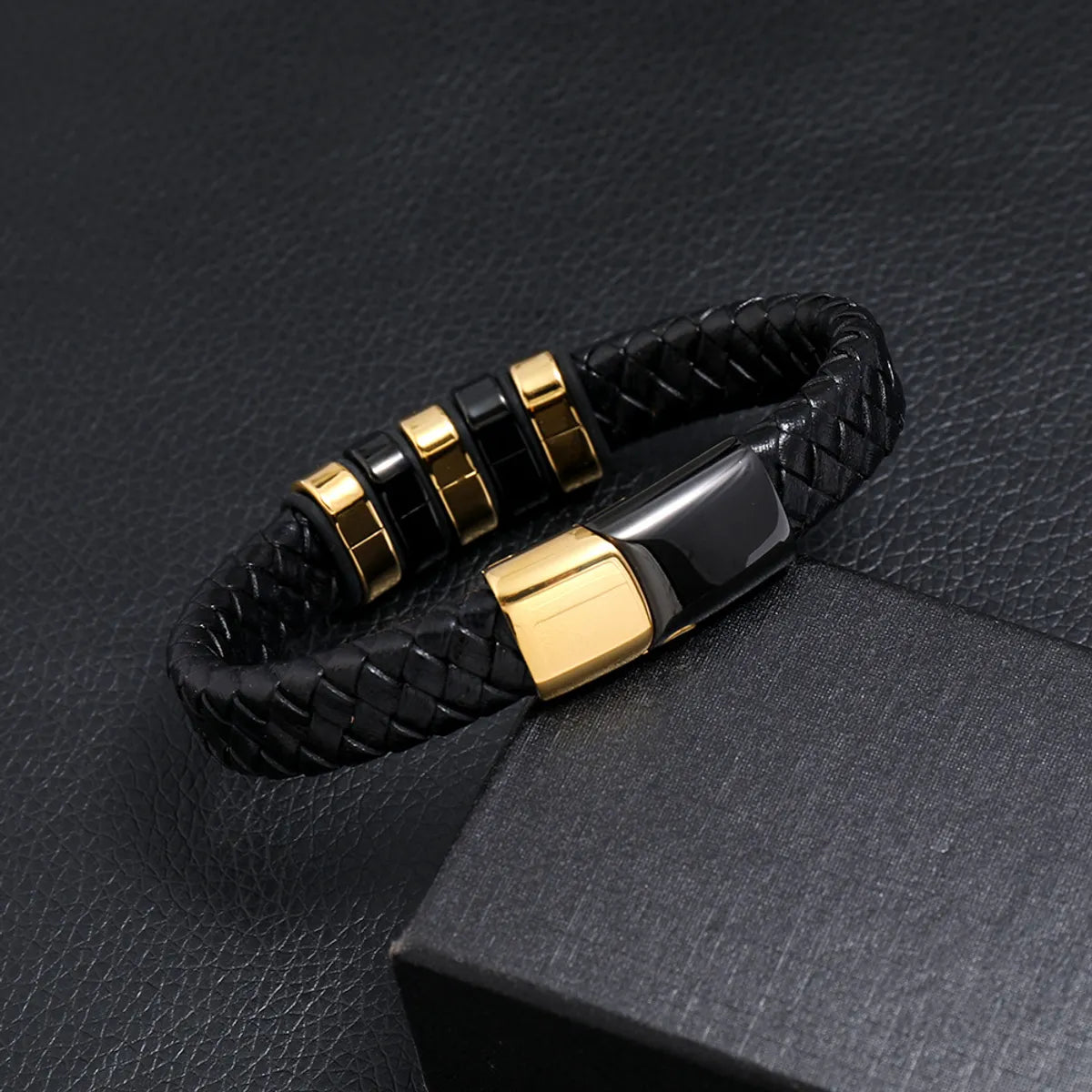 Creative Two-Color Stainless Steel Magnet Buckle Men'S Leather Bracelet