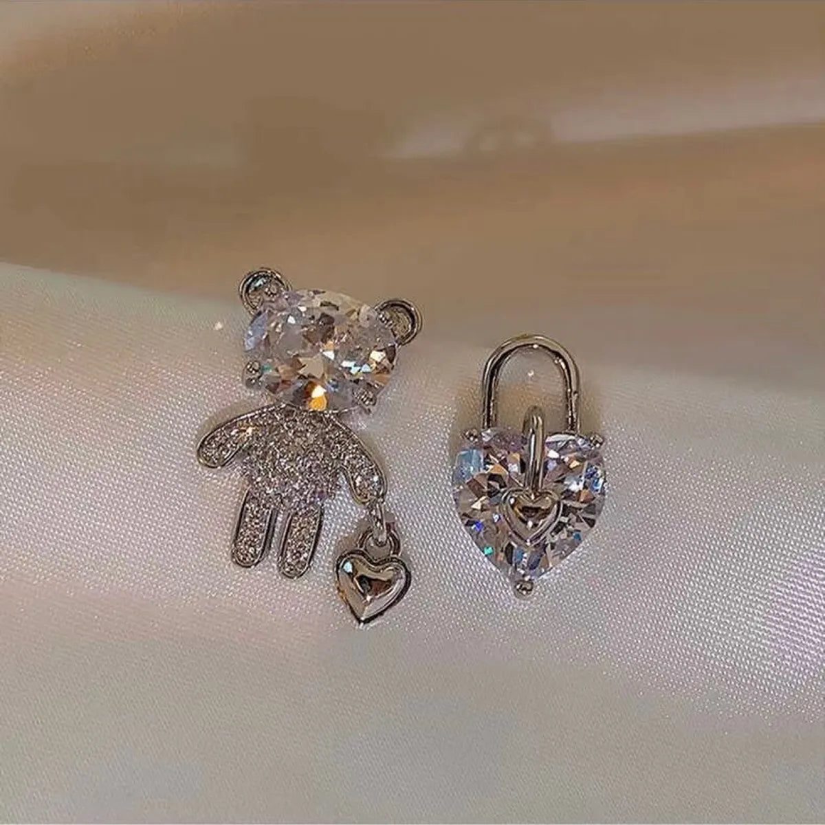 Cute Bear Heart Shape Alloy Asymmetrical Inlay Rhinestones Women's Ear Studs 1 Pair