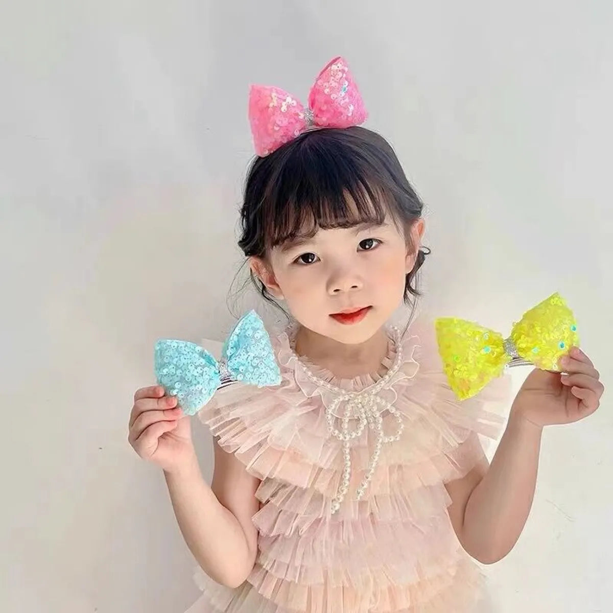 Cute Bow Knot Sequin Hair Clip 1 Piece