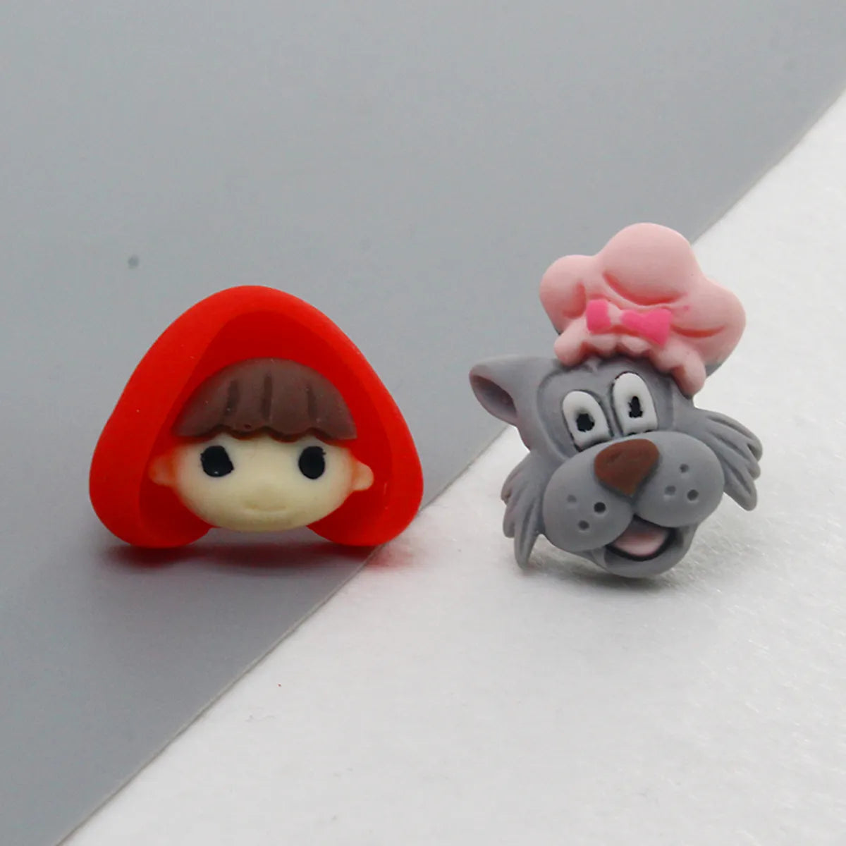 Cute Cartoon Character Resin Ear Studs 1 Pair