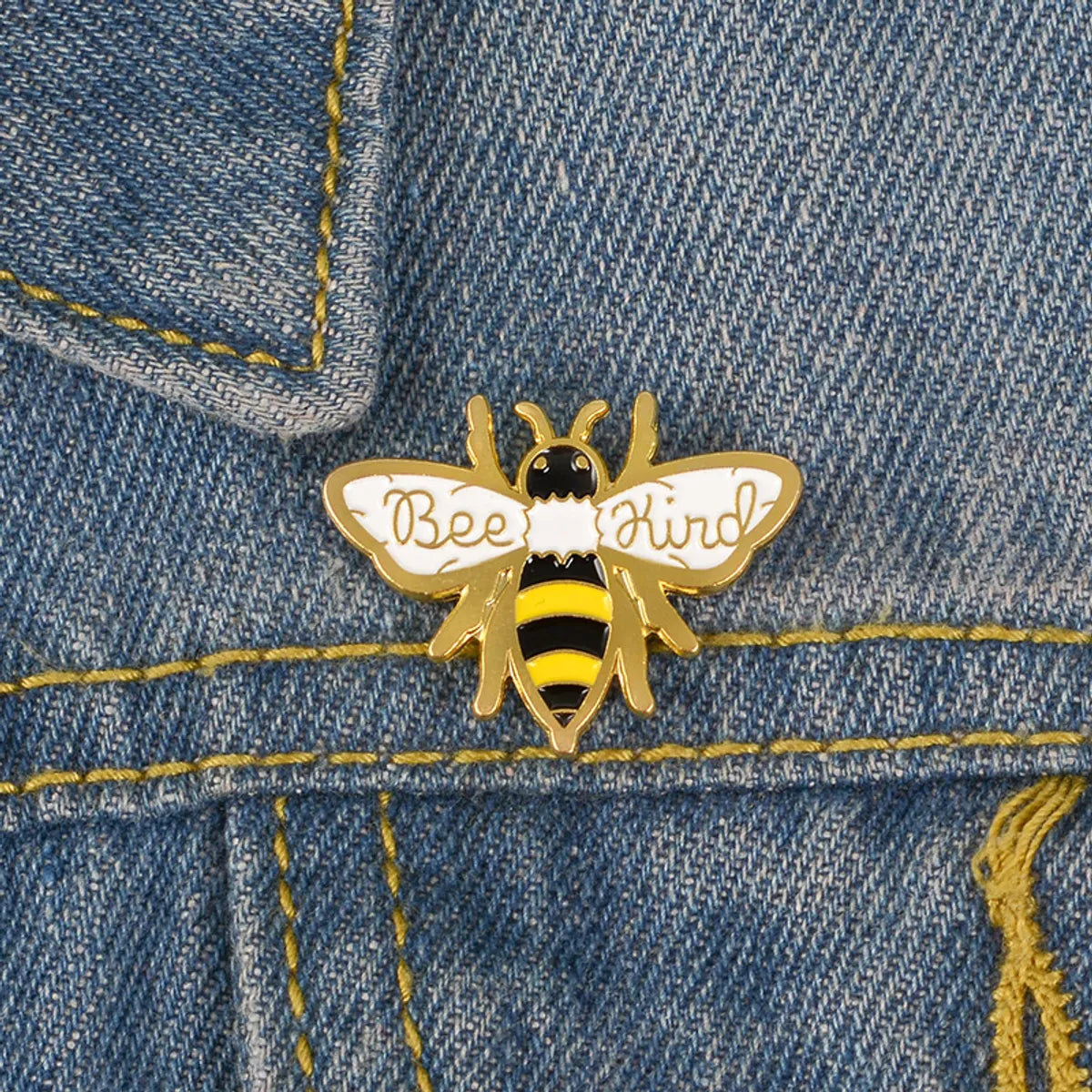 Cute Cartoon Fashion Bee Enamel Alloy Brooches