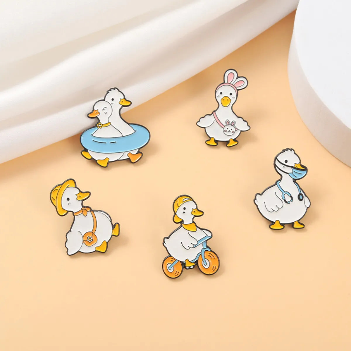 Cute Duck Alloy Stoving Varnish Unisex Brooches