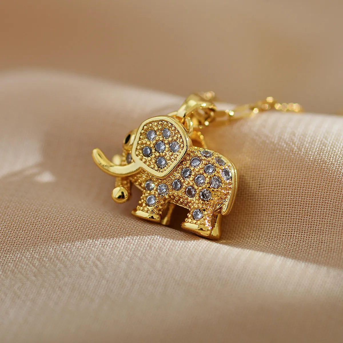 Cute Elephant Titanium Steel Copper Plating Inlay Zircon Gold Plated Pendant Necklace