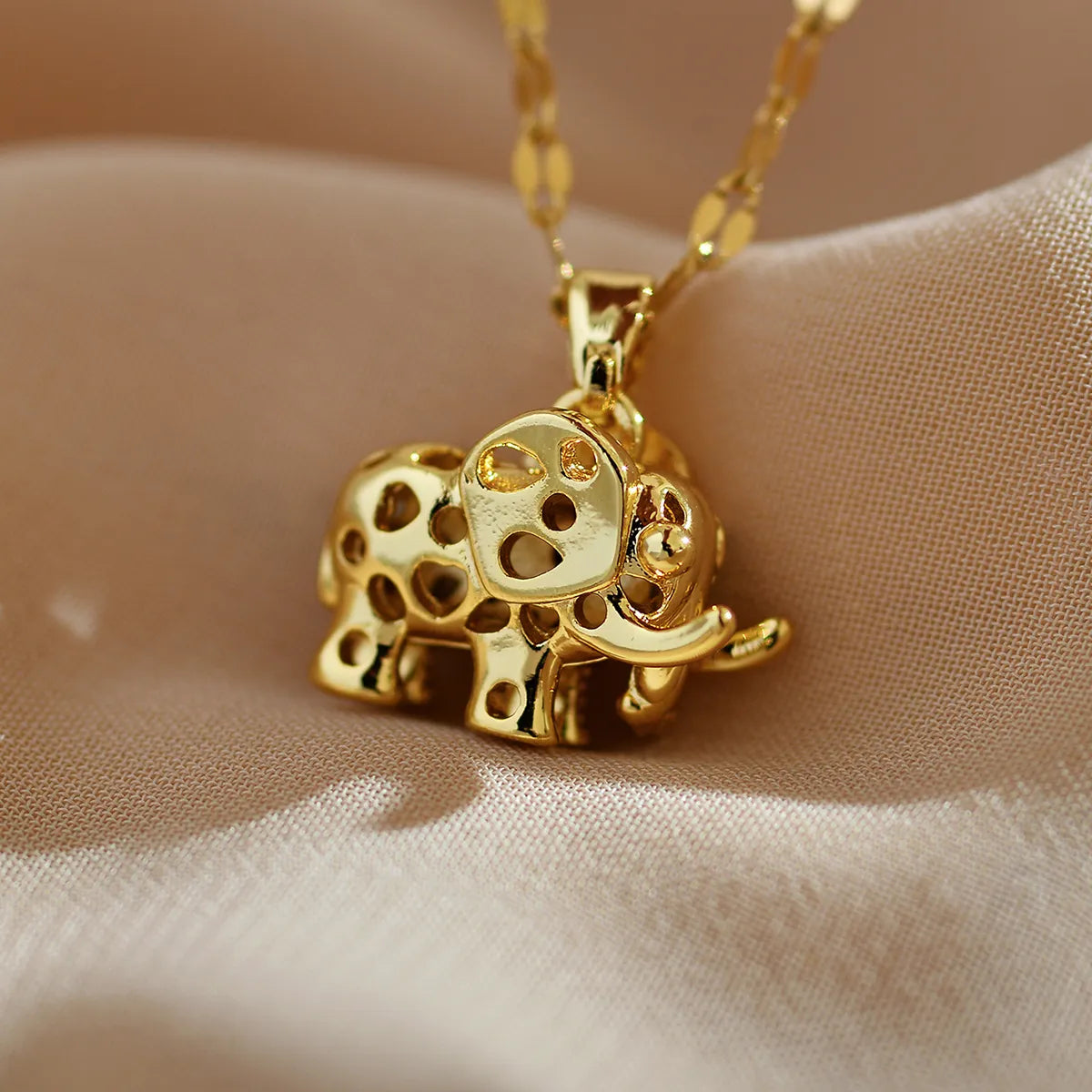 Cute Elephant Titanium Steel Copper Plating Inlay Zircon Gold Plated Pendant Necklace