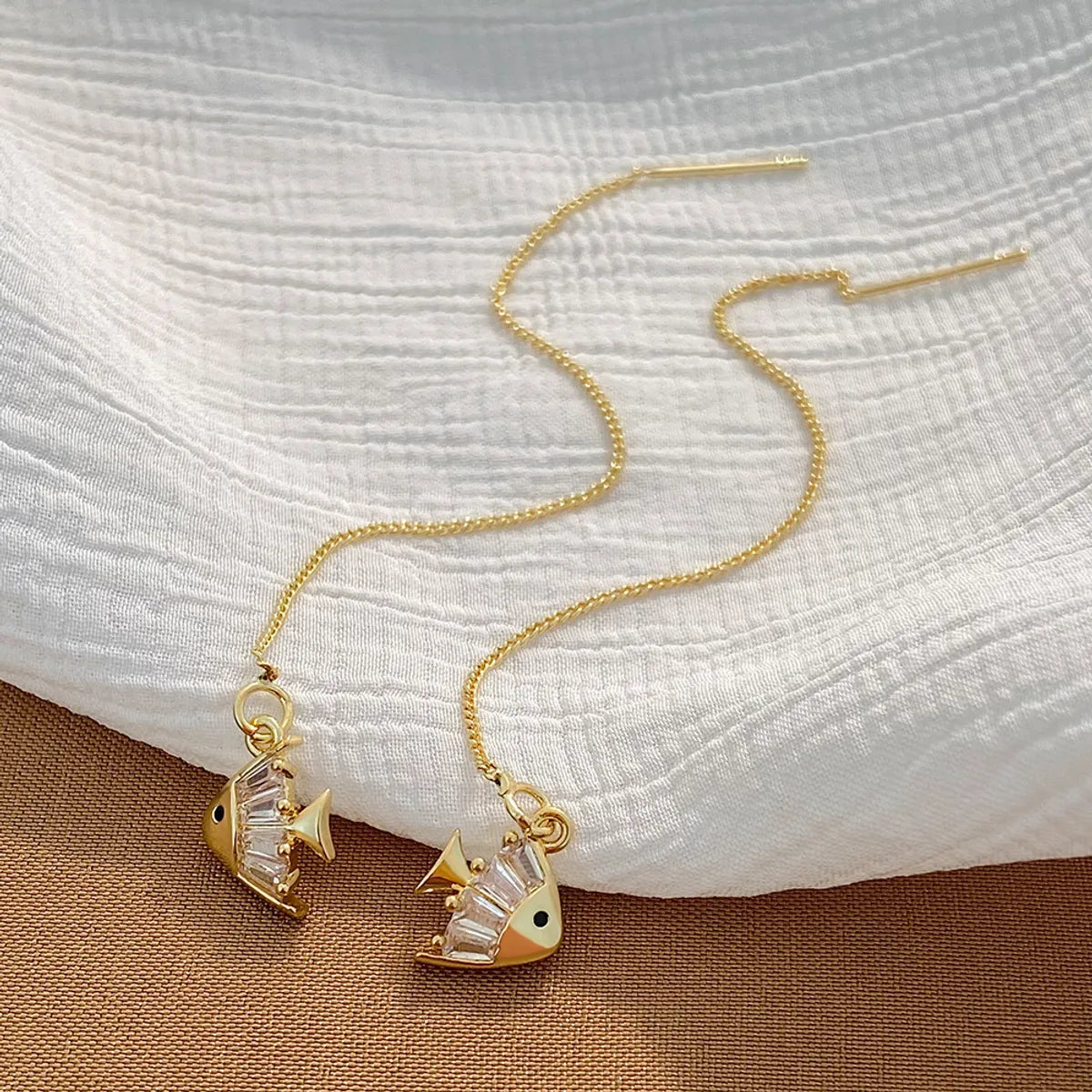 Cute Fish Copper Plating Inlay Artificial Crystal Ear Line 1 Pair