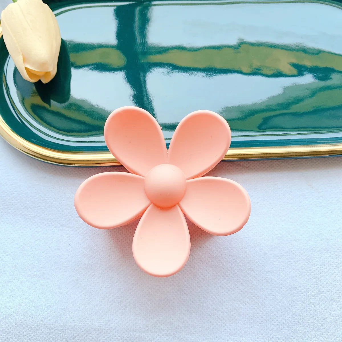 Women'S Cute Flower Plastic Resin Hollow Out Hair Claws