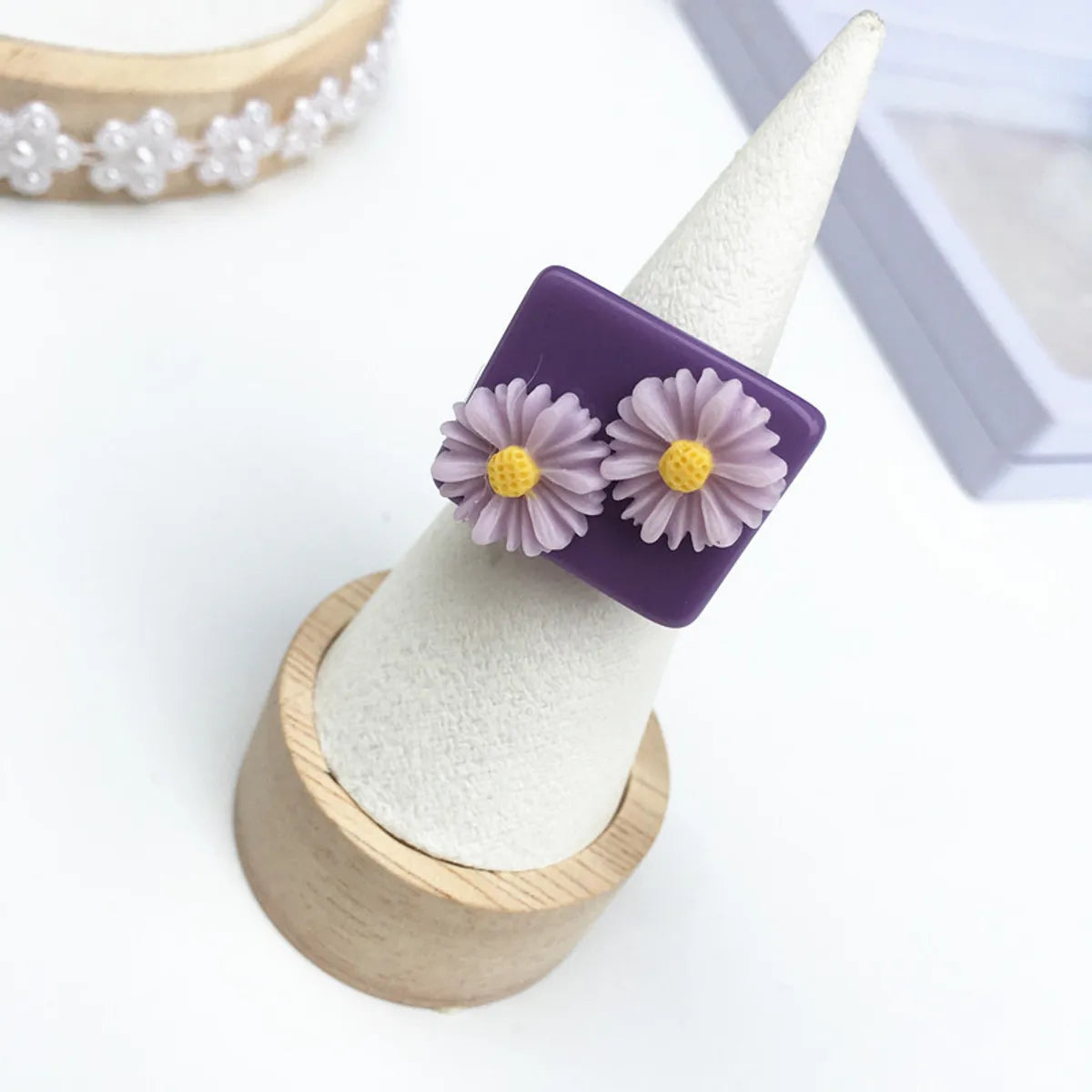 Cute Flower Shaped Daisy Geometric Acrylic Resin Ring