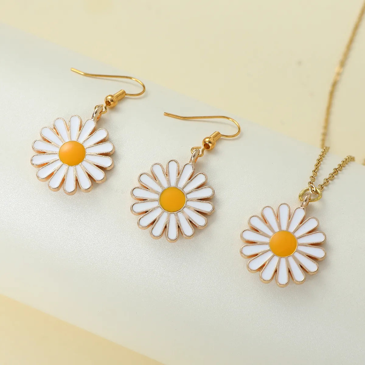 Cute Lady Chrysanthemum Alloy Resin Women'S Earrings Necklace