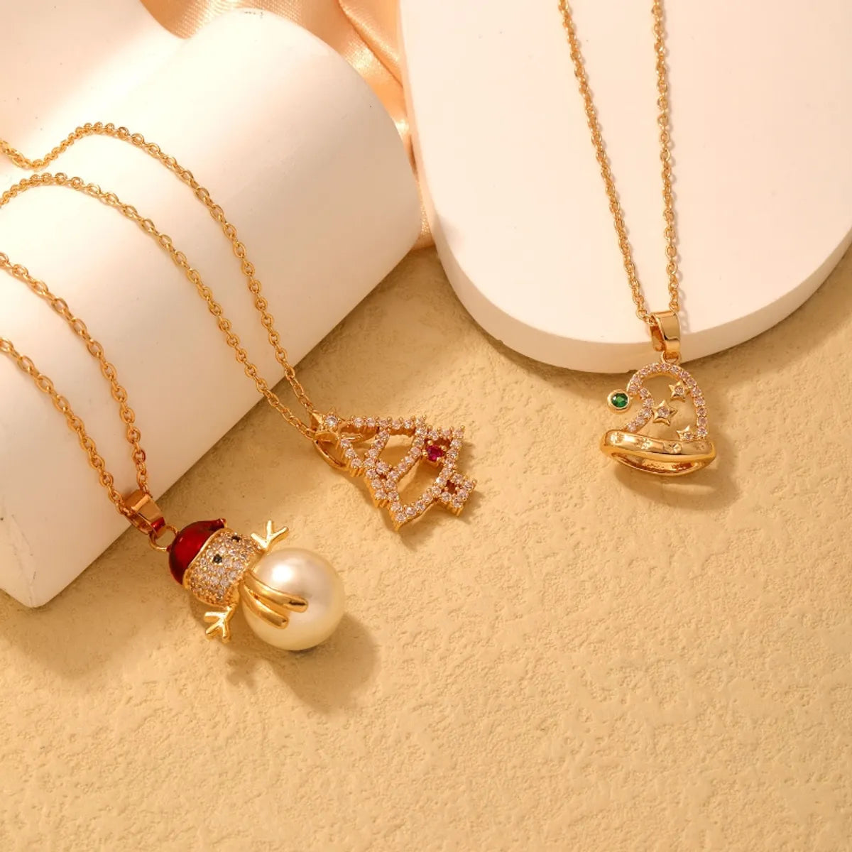 Stainless Steel Copper Cute Simple Style Plating Inlay Christmas Hat Christmas Tree Snowman Freshwater Pearl Zircon Pendant Necklace