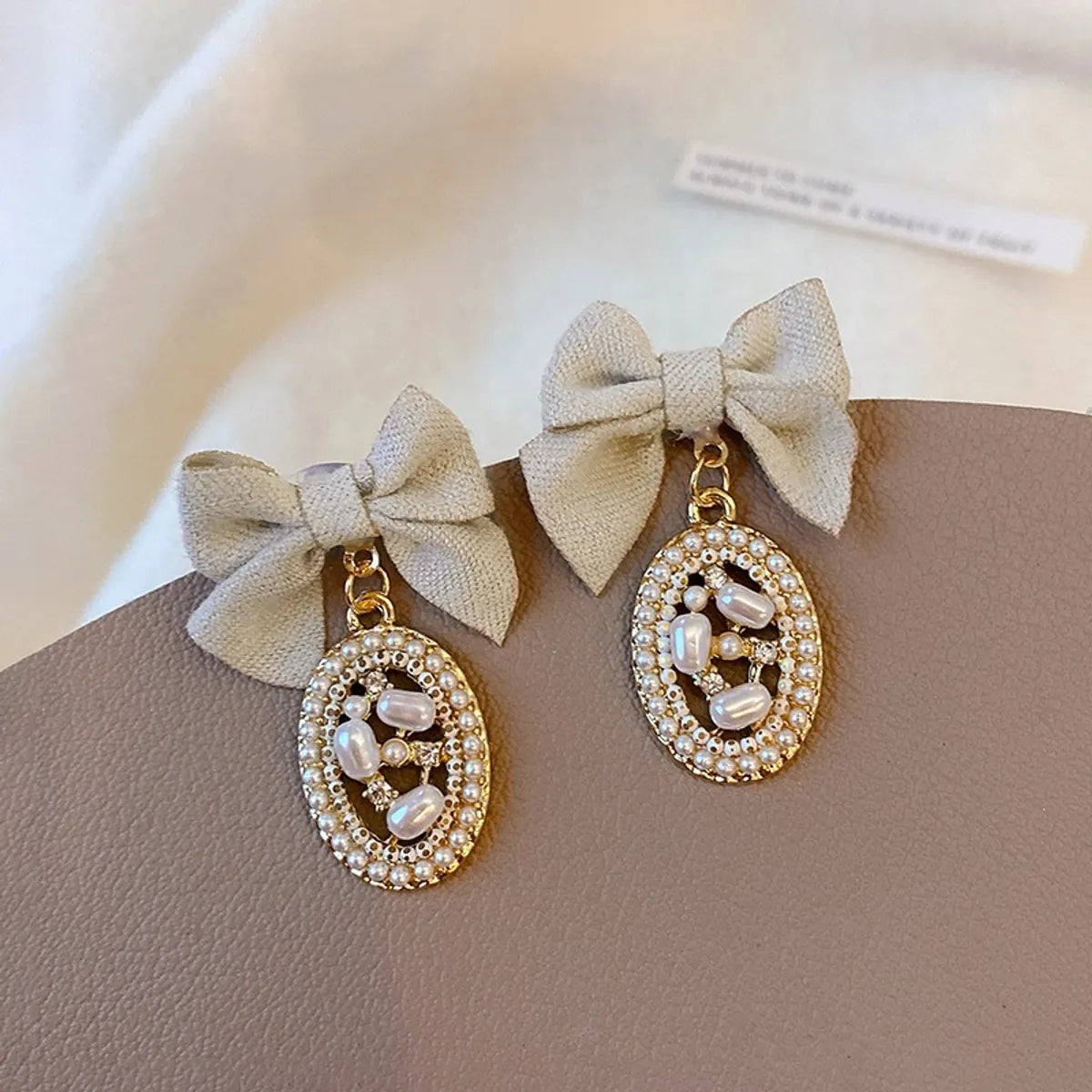 Elegant Bow Knot Inlay Alloy Pearl Drop Earrings