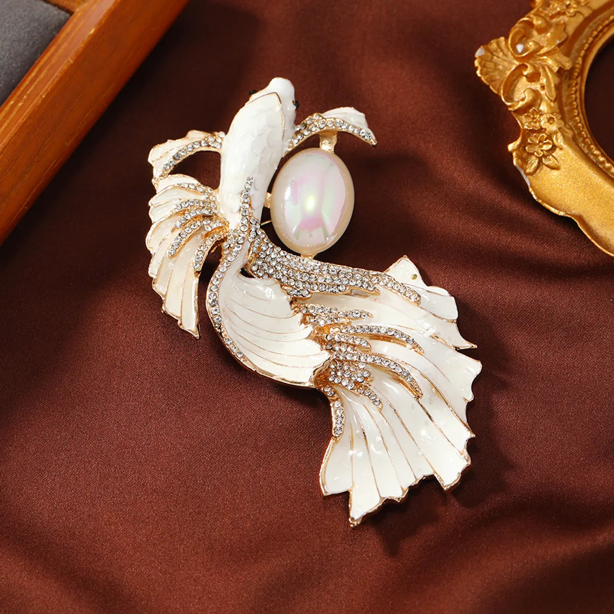 Elegant Carp Imitation Pearl Alloy Enamel Unisex Brooches