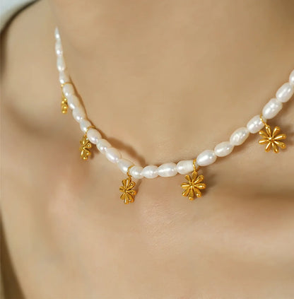 Elegant Chrysanthemum Freshwater Pearl Titanium Steel Beaded Plating 18k Gold Plated Necklace