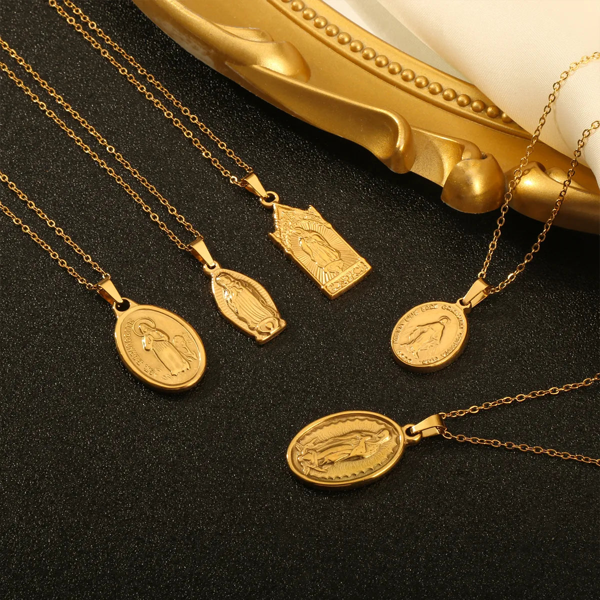 Elegant Classical Solid Color Stainless Steel Plating 18k Gold Plated Pendant Necklace