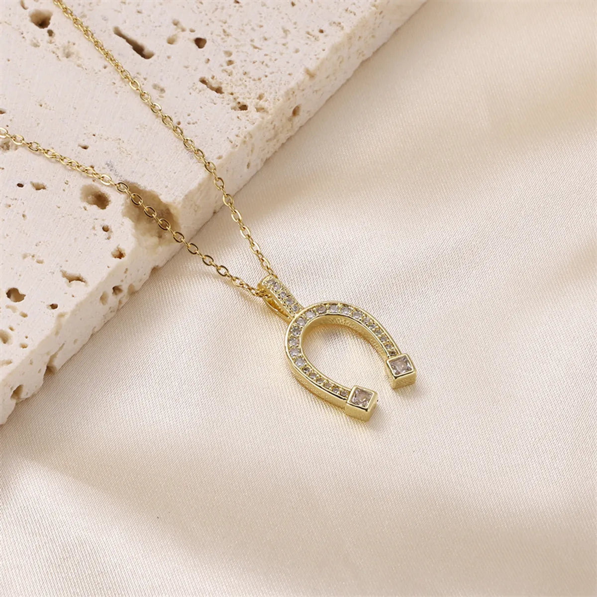 Elegant Commute Solid Color Stainless Steel Brass 18k Gold Plated Zircon Pendant Necklace In Bulk