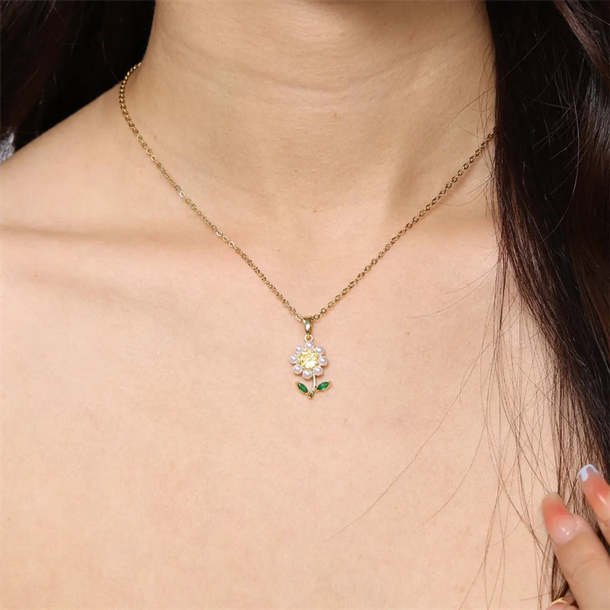 Elegant Cute Commute Flower Stainless Steel Brass 18k Gold Plated Artificial Pearls Pendant Necklace In Bulk