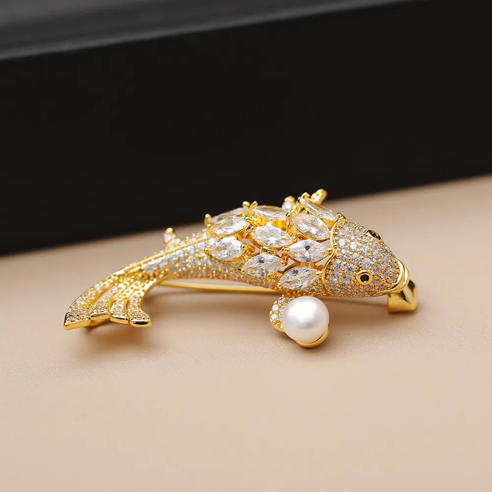 Elegant Cute Queen Carp Copper Inlay Pearl Zircon Women'S Brooches 1 Piece