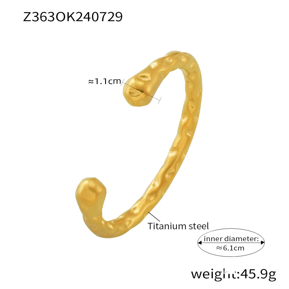 Elegant Exaggerated Roman Style Geometric 18K Gold Plated Titanium Steel Wholesale Bangle