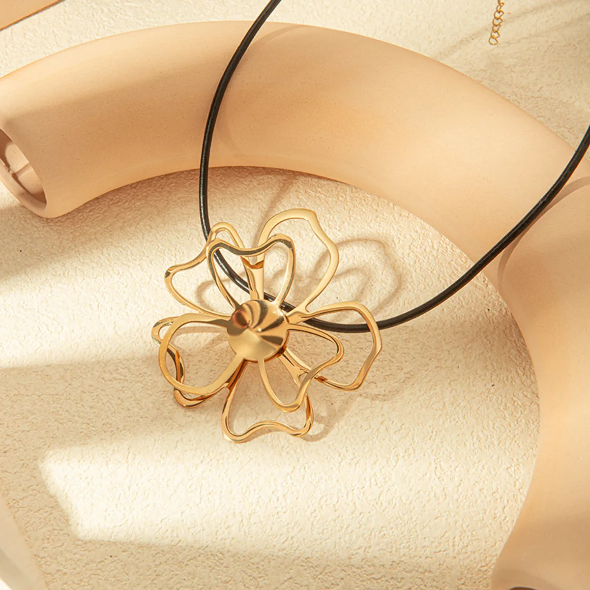 Elegant Exaggerated Streetwear Flower 14K Gold Plated 304 Stainless Steel Leather Rope Wholesale Pendant Necklace