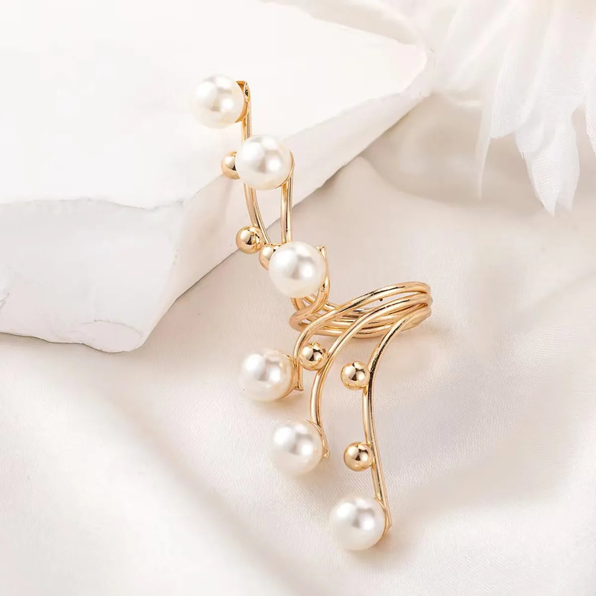 Elegant Exaggerated Sweet Round Alloy Inlay Pearl 18K Gold Plated Women'S Rings