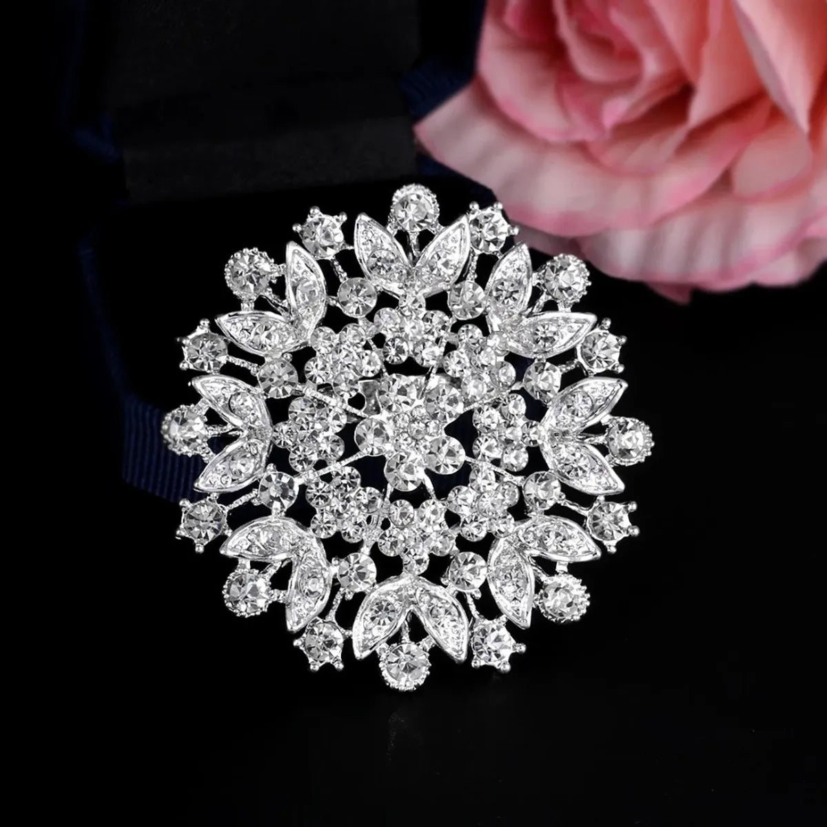 Elegant Flower Alloy Inlay Zircon Women'S Brooches