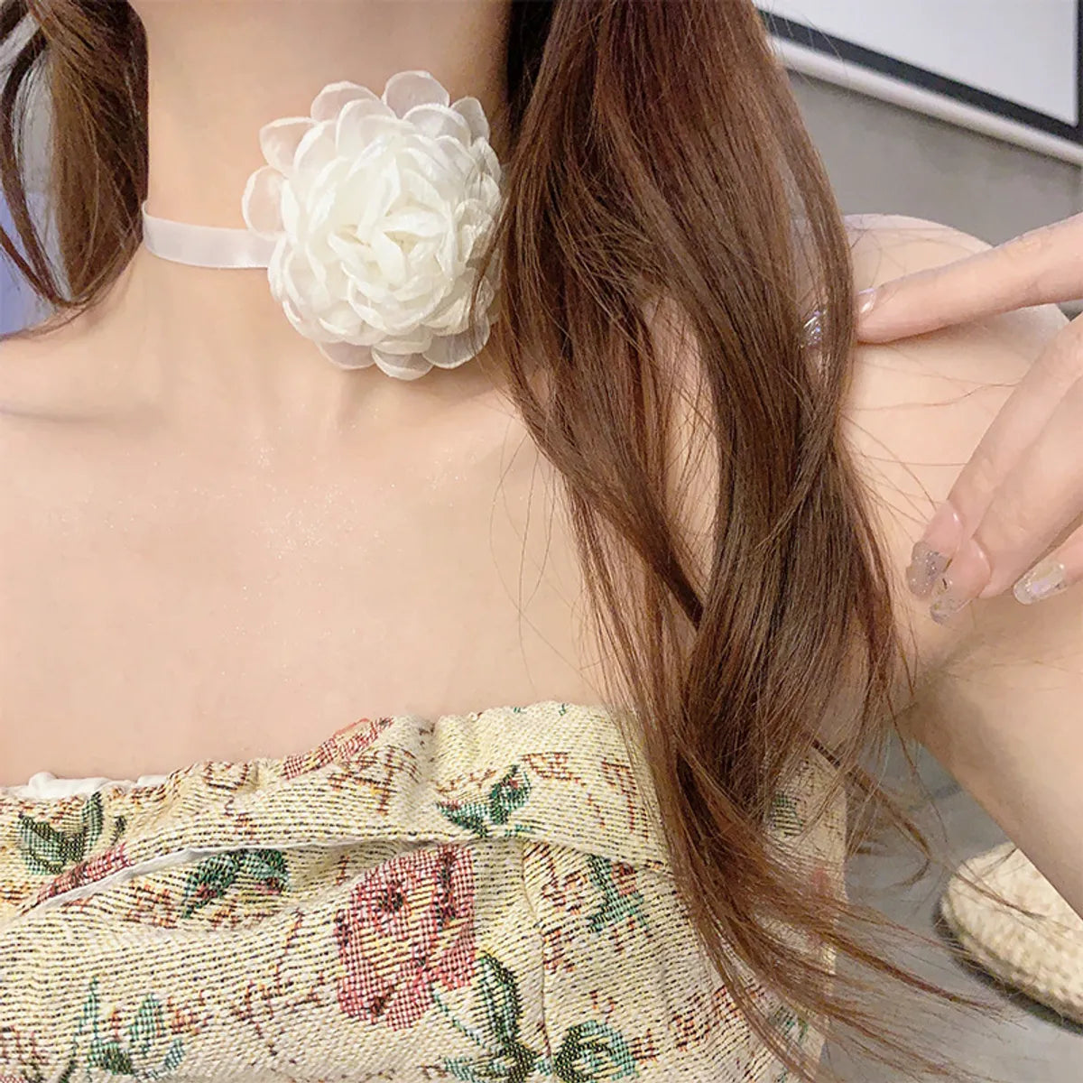 Elegant Flower Cloth Gauze Wax Rope Women's Choker