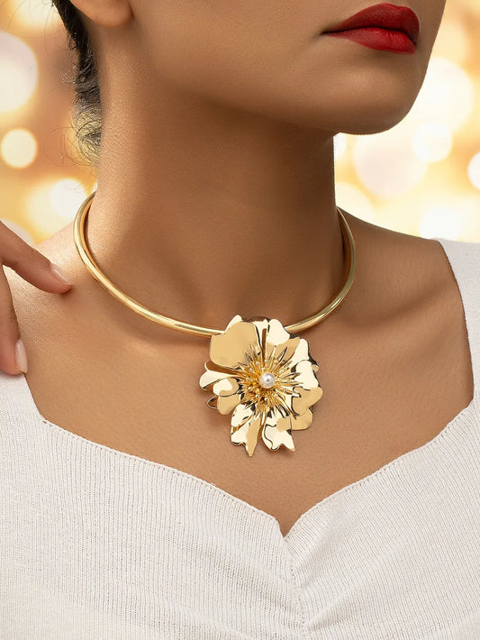 Elegant Flower Ferroalloy Plating Inlay Artificial Pearls Gold Plated Women's Choker