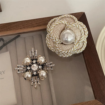 Elegant Flower Imitation Pearl Plating Women'S Brooches