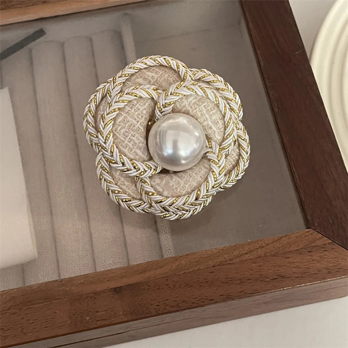 Elegant Flower Imitation Pearl Plating Women'S Brooches