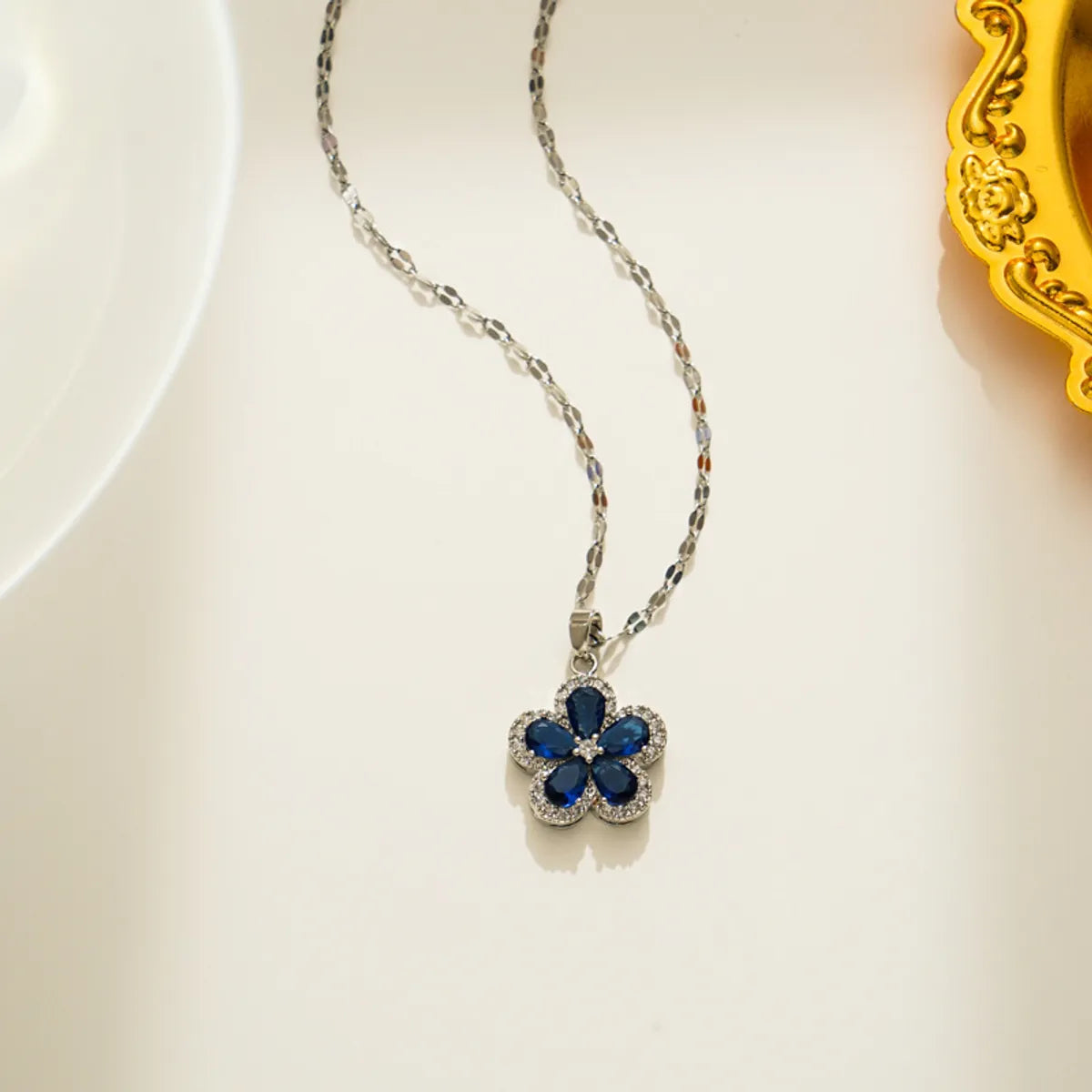 Elegant Flower Titanium Steel Inlay Zircon Pendant Necklace