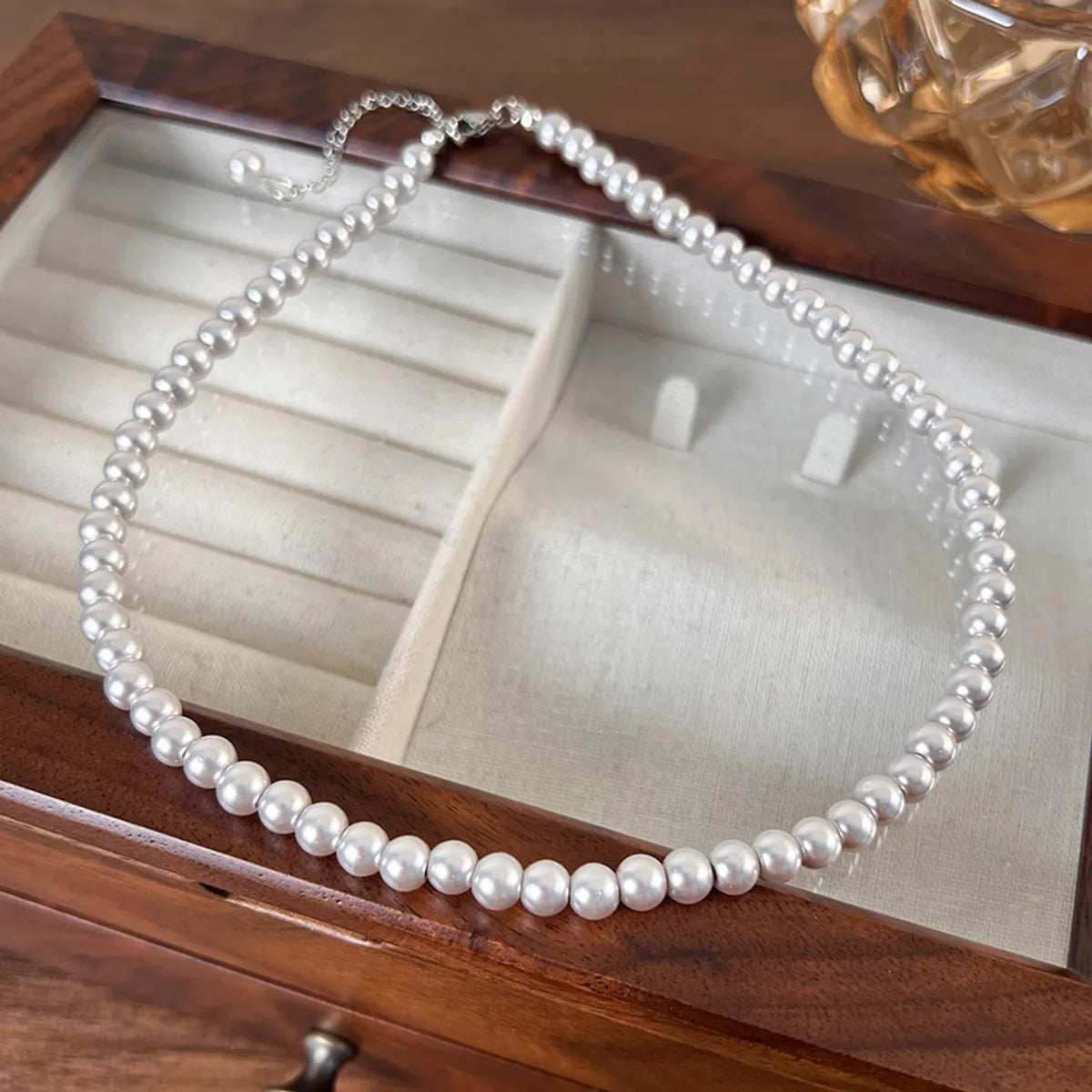 Elegant Geometric Artificial Pearl Alloy Beaded White Gold Plated Women'S Necklace