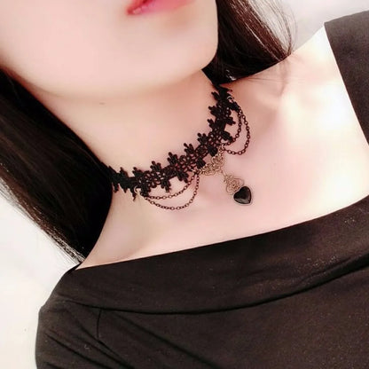 Elegant Geometric Lace Inlay Crystal Pearl Choker