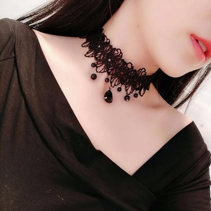 Elegant Geometric Lace Inlay Crystal Pearl Choker