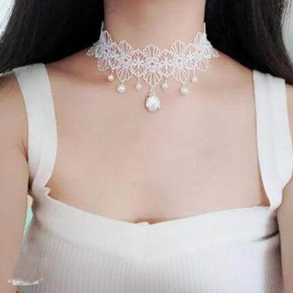 Elegant Geometric Lace Inlay Crystal Pearl Choker