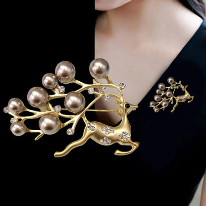 Elegant Glam Geometric Alloy Plating Inlay Artificial Pearls Rhinestones Shell Women'S Brooches