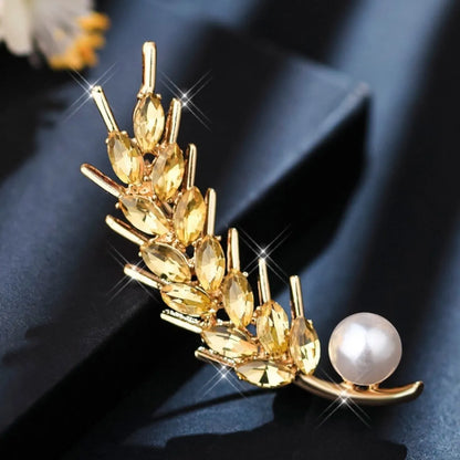 Elegant Glam Geometric Alloy Plating Inlay Artificial Pearls Rhinestones Shell Women'S Brooches