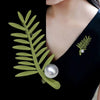 Elegant Glam Geometric Alloy Plating Inlay Artificial Pearls Rhinestones Shell Women'S Brooches