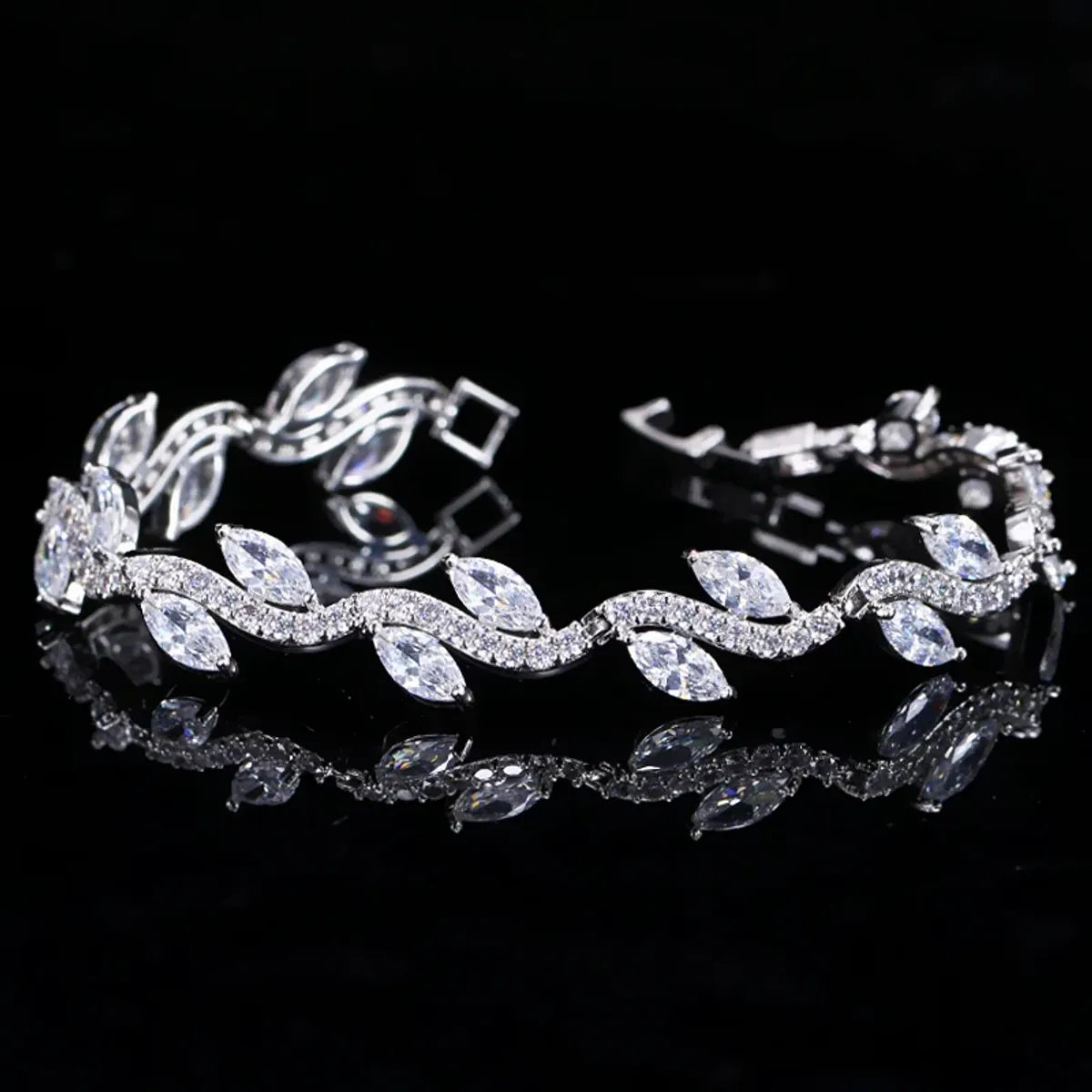 Elegant Glam Shiny Leaf Copper Plating Inlay Zircon White Gold Plated Bracelets