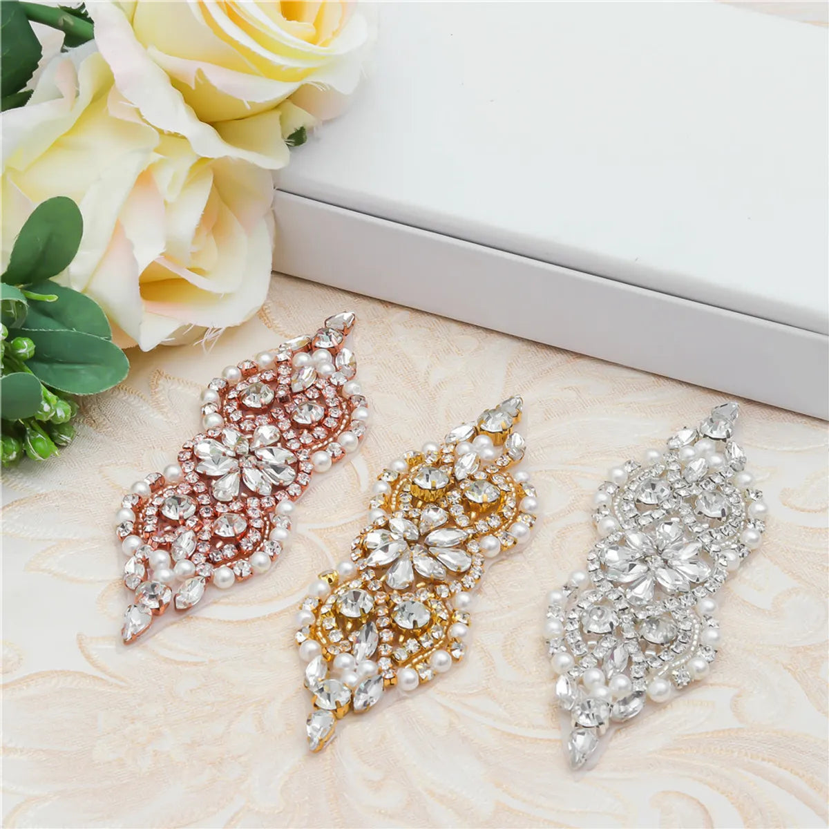 Elegant Glam Solid Color Alloy Diamond Women'S Light Diamond Patch 1 Piece