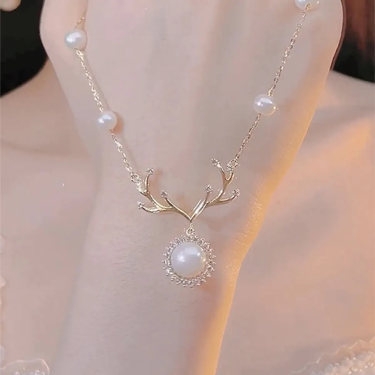 Elegant Heart Shape Flower Bow Knot Imitation Pearl Metal Beaded Inlay Rhinestones Women'S Necklace