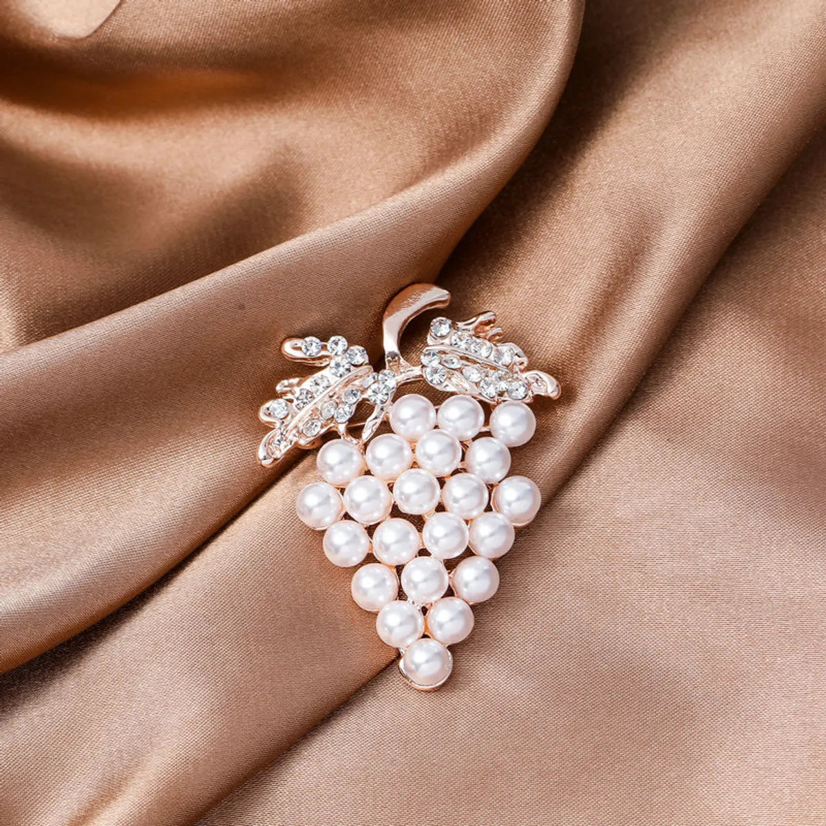 Elegant Heart Shape Flower Butterfly Imitation Pearl Alloy Rhinestone Women'S Brooches