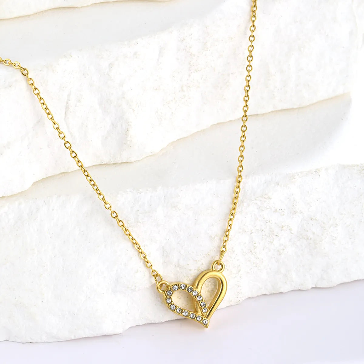 Elegant Heart Shape Solid Color Stainless Steel Plating Inlay Artificial Diamond 18k Gold Plated Pendant Necklace