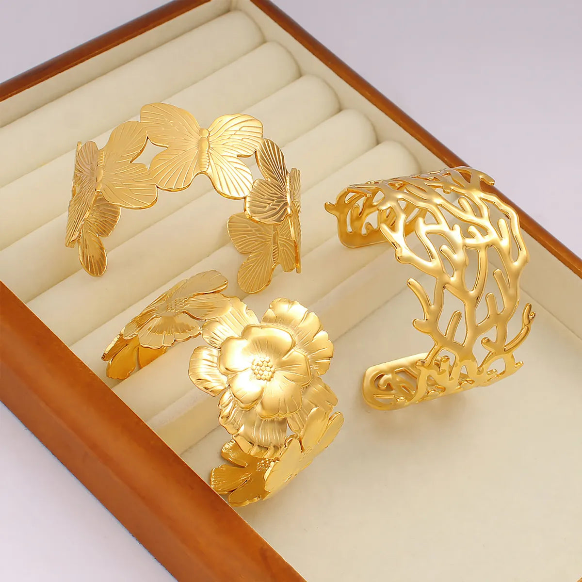 Elegant Hip-Hop Oversized Flower Butterfly 304 Stainless Steel 18K Gold Plated Bangle In Bulk