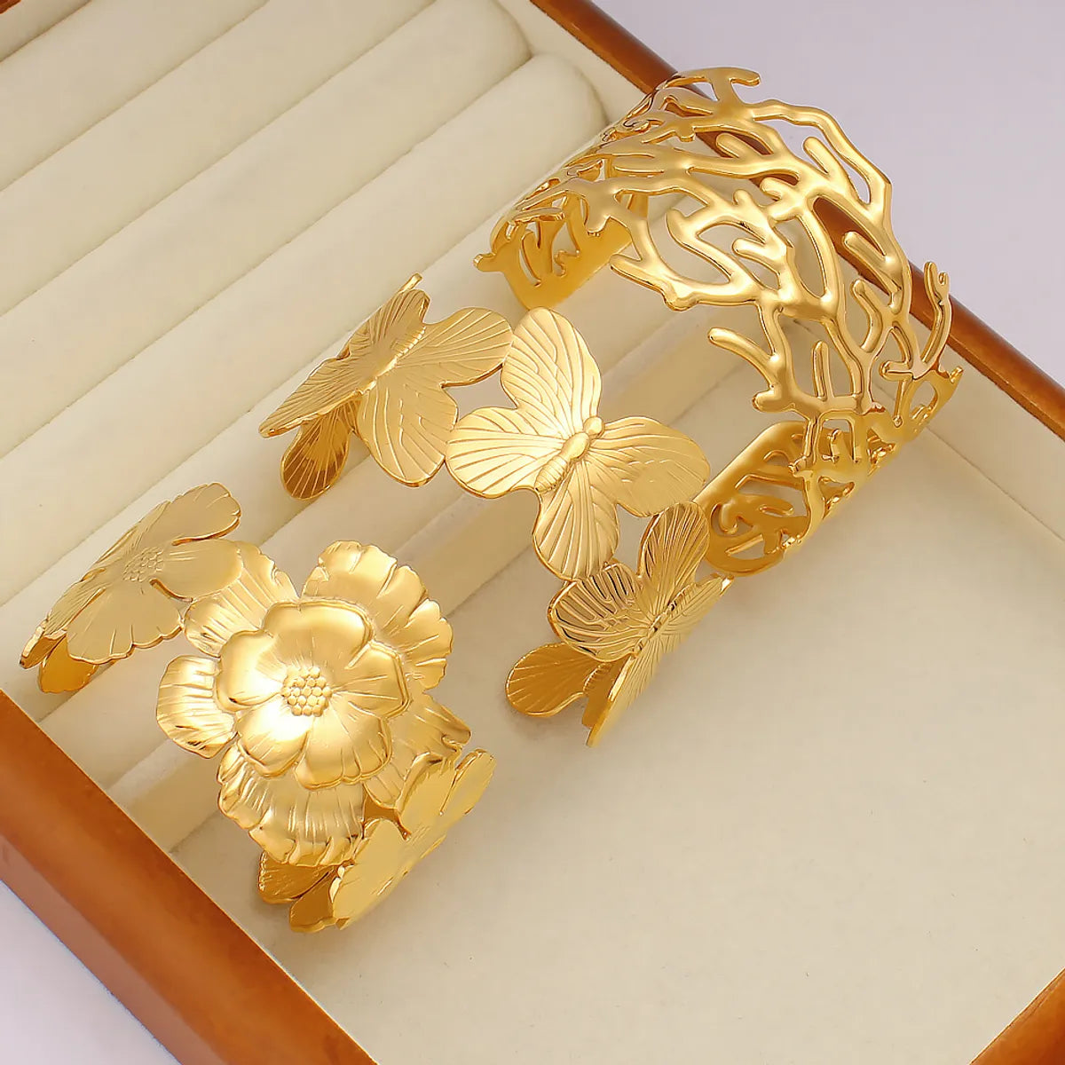 Elegant Hip-Hop Oversized Flower Butterfly 304 Stainless Steel 18K Gold Plated Bangle In Bulk