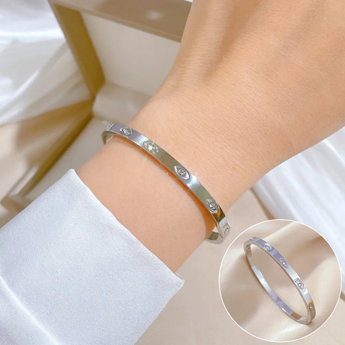 Elegant Lady Devil'S Eye Titanium Steel Plating Inlay Zircon Bangle